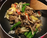 肉とキノコのオイスターソース炒め作り方3写真
