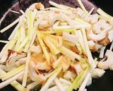 大根皮とちくわの味噌バター炒め作り方2写真