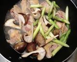 アスパラガス・生椎茸・鶏肉のオイスター味作り方3写真