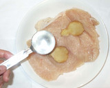 鶏胸肉のわさび醬油あえ♪簡単蒸し鶏レンジ作り方3写真