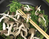 簡単10分！豆苗ときのこのガリバタ炒め作り方5写真