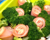 弁当に★簡単ハムと餃子の皮で薔薇の花作り方7写真