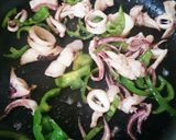 イカリングとピーマンのニンニク醤油炒め作り方3写真