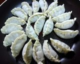 にんにく無し！たっぷり春菊の焼き餃子作り方9写真