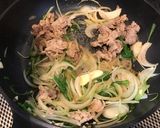 簡単！豚こまと水菜のバター醤油パスタ☆作り方2写真