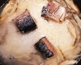 鯖缶とゴボウのフライパンで炊き込みご飯作り方2写真