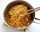 たっぷり野菜と温玉で☆汁なし辛ラーメン作り方4写真