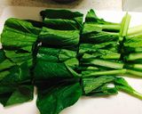 お弁当に舞茸香る小松菜の卵炒め作り方1写真