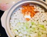 土鍋で！冷凍鶏団子と野菜のコンソメスープ作り方3写真