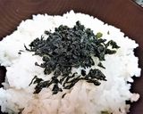 簡単★お弁当に【ワカメご飯の俵おにぎり】作り方2写真