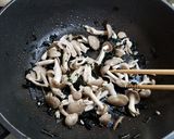 シャカシメジ、ベーコン、野菜などの油炒め作り方4写真