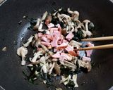 シャカシメジ、ベーコン、野菜などの油炒め作り方5写真