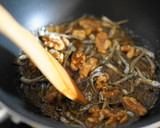 食べる煮干しと胡桃の蜂蜜しょうゆ作り方2写真