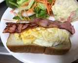 朝食に♡ベーコンエッグトースト作り方5写真
