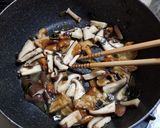 ナメコ、椎茸、ウインナー等の変テコ炒め～作り方3写真