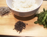 簡単！しらすと梅と枝豆と塩昆布の混ぜご飯作り方1写真