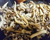 秋の！鶏ミンチときのこバター炒め作り方4写真
