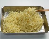 ステンレス鍋で焼きそばを炒める作り方1写真