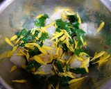 つるむらさきと烏賊、菊花の和え物作り方4写真