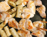 話題のレシピ♡鶏肉とごぼうの甘辛焼き♡作り方4写真