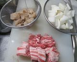 豚バラ肉・こんにゃく・大根の味噌煮込み作り方1写真