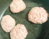 簡単☆卵不使用！ふわふわ煮込みハンバーグ作り方3写真