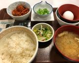 すき家 の納豆定食で、キムチ納豆丼作り方1写真