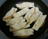 餃子の皮でおつまみ♪鶏挽肉スティック餃子作り方5写真
