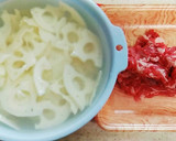 簡単きんぴら♪豚肉と蓮根のラー油炒め❤作り方1写真