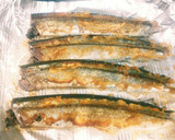 頭と尾を落としフライパンでサンマの塩焼き作り方10写真