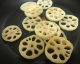 優しい味♩れんこんと豚肉のだし醤油炒め作り方1写真