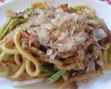 味付けは麺つゆだけ♪焼きうどん！作り方3写真
