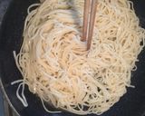 決め手は昆布茶！焼きうどん和風高菜しらす作り方3写真