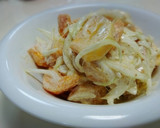 柿とスライス玉葱の胡麻マヨ和え♪作り方2写真
