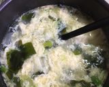 餃子の皮とワカメの卵スープ作り方1写真