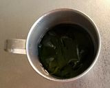 ワカメと油揚げとネギの味噌汁作り方1写真