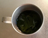 ワカメと油揚げとネギの味噌汁作り方1写真