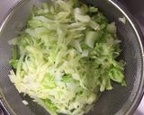 カレー味のキャベツとウインナー炒め作り方2写真