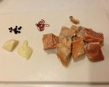 サラダサーモンを使用したアヒージョ作り方1写真