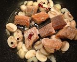 サラダサーモンを使用したアヒージョ作り方3写真