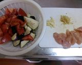 鶏となすとトマトの醤油炒め作り方1写真