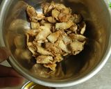 かいわれだいこんと鶏皮の塩レモン和え作り方2写真