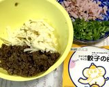 チーズと肉味噌の包み焼き作り方1写真
