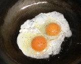 中火1分ふたをして弱火で5分の目玉焼き作り方3写真