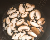 簡単♪もずくと卵の酸っぱいスープ♪作り方1写真