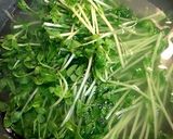 豆苗と鶏胸肉のさっぱりスープ作り方5写真