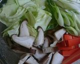 餃子の皮で野菜たっぷりワンタン風スープ♪作り方1写真