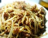 ひき肉ともやしめじの本だし炒め作り方4写真