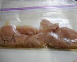 簡単！鶏むねと豆苗キノコの蒸し焼き作り方1写真