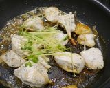 簡単！鶏むねと豆苗キノコの蒸し焼き作り方4写真